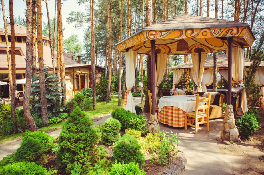 Кращі заміські ресторани з відкритими терасами поряд із Києвом